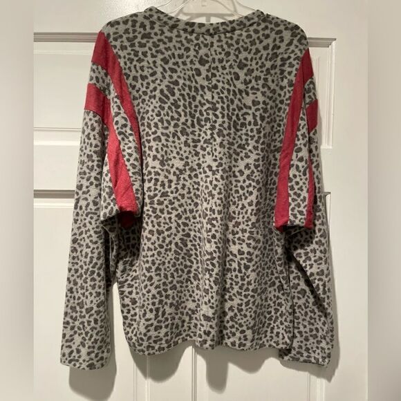 143 Story by Line Up Animal Print Sweater Size Large - Picture 2 of 8